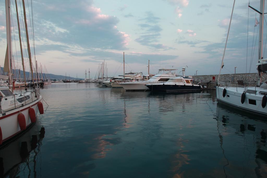 Unique Flat With Sea View At Edem Beach - A Seafront Property By Athenian Homes Eksteriør billede